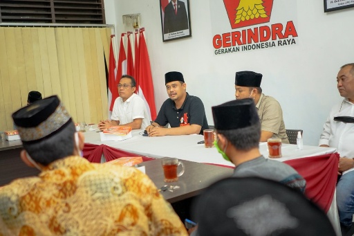 Bobby Nasution bersama kader Gerindra. (Ist)