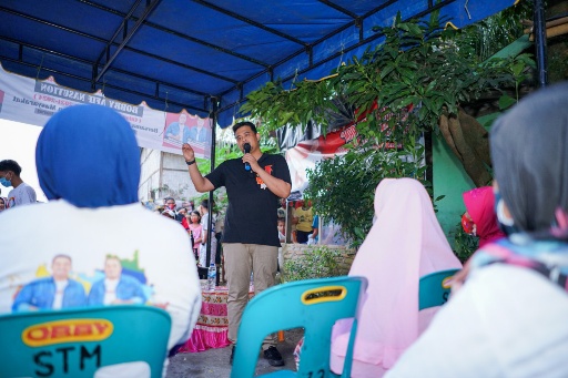 Bobby Nasution jelaskan pada warga kemudahan urus KTP jika ia terpilih jadi Wali Kota Medan. (ist)