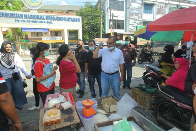 Akhyar Nasution melakukan kunjungan silaturahim menyapa masyarakat di Jalan Abadi Medan dan pedagang Pasar Sunggal. (Ist)