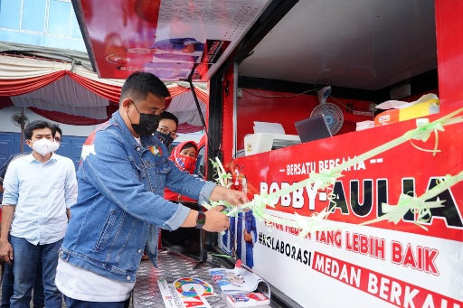 Bobby resmikan mobil kolabin.id untuk mengembangkan UMKM. (ist)