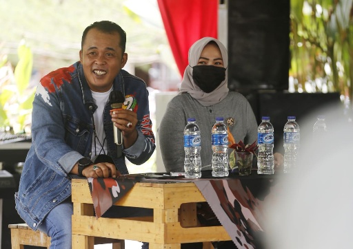 Aulia Rachman beserta isteri kunjungan ke warga. (Ist)