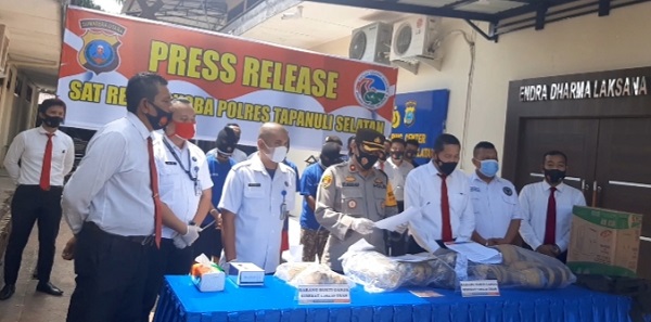 Polres Tapsel Amankan 9 Kg Ganja Kering