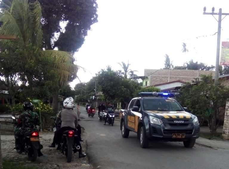 Camat dan Forkopimcam Air Batu Larang Warga Takbir Keliling