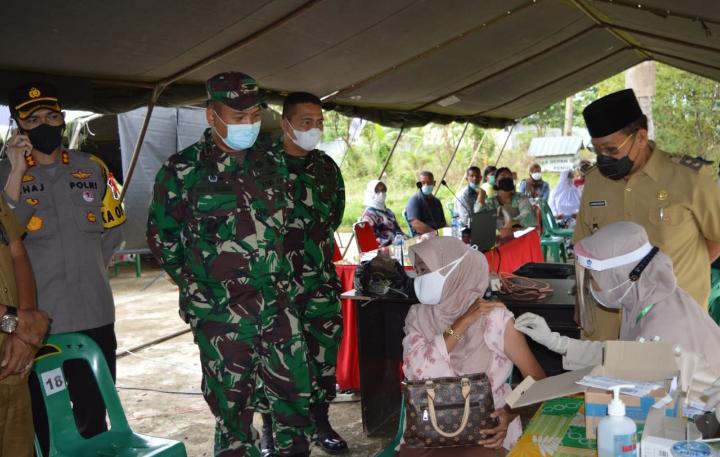 TNI AD Laksanakan Vaksinasi kepada  Purnawirawan dan Warakawuri