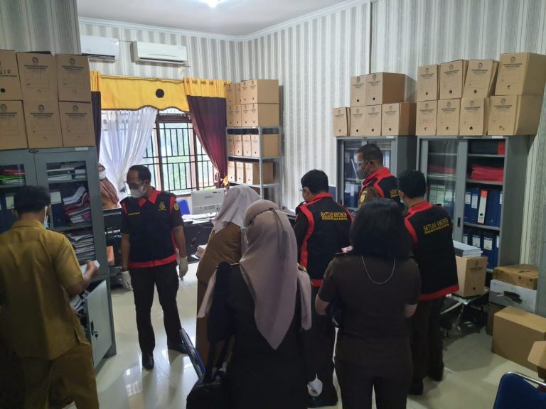 Penyidik Pidsus Geledah Kantor Disdukcapil Deliserdang