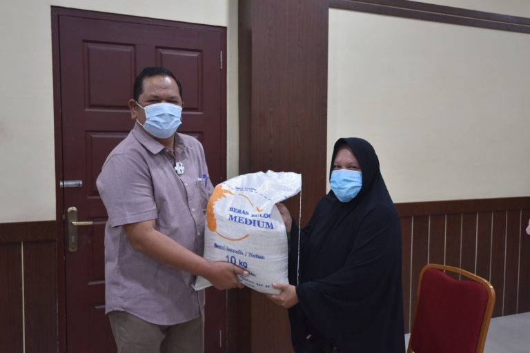 Salurkan 108 Ton Beras untuk Warga Terdampak PPKM, Irsan Minta Dinas Sosial Awasi