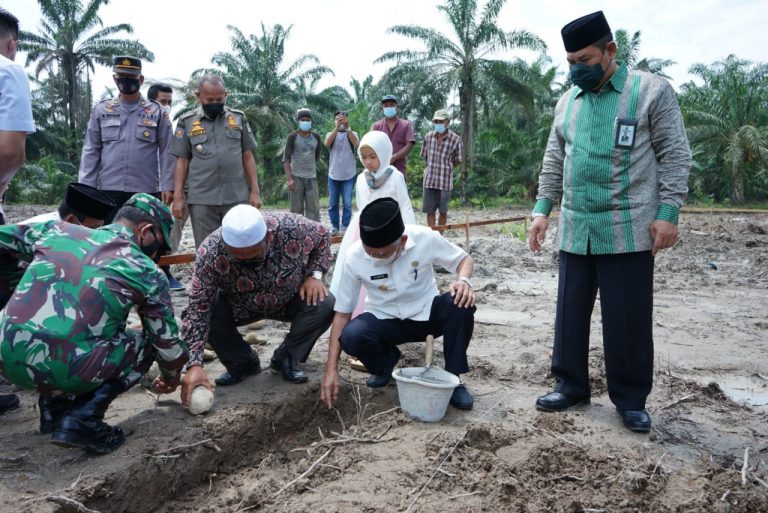 Bupati Asahan Letakkan Batu Pertama Pembangunan Ponpes Nurul Ikhwan