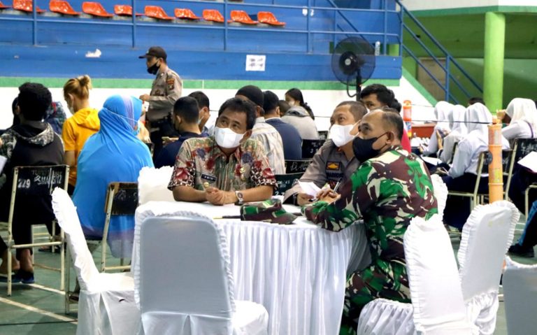 Wali Kota  Tinjau Vaksinasi Massal di GOR Binjai