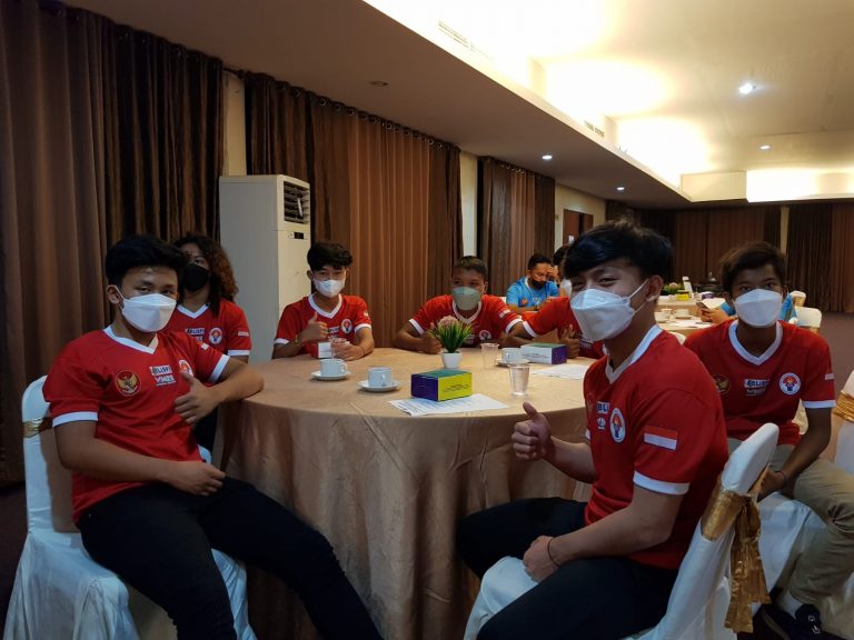 Tim Sepak Bola PON Sumut Uji Coba di Jayapura