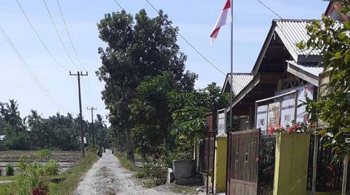Alamak! 2 Km Jalan ke Desa Sukamakmur Rusak Parah