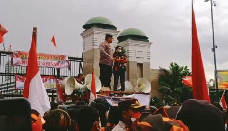 Marah Anggotanya Terluka Dikeroyok Ormas, Kombes Hengki: Pelaku Serahkan Diri atau Kami Kejar