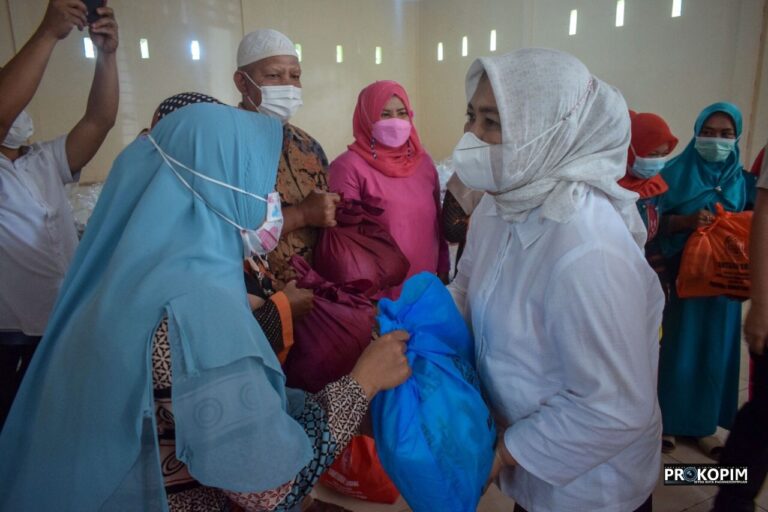 135 paket bantuan BK3S Sumut ke Padang Sidimpuan