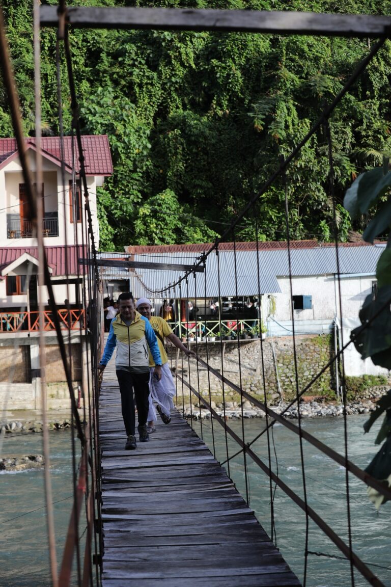 Beginilah Ijeck Berkeliling Bukit Lawang