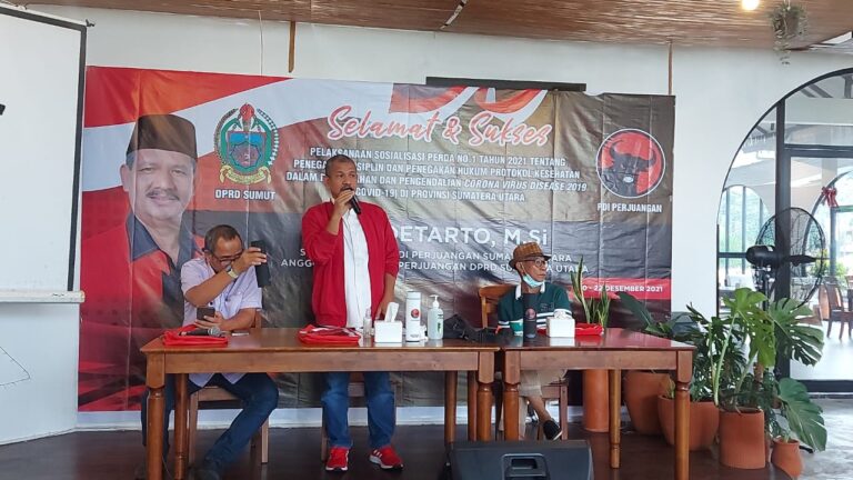 Anggota Fraksi PDI Perjuangan Sosialisasi Perda kepada Jurnalis