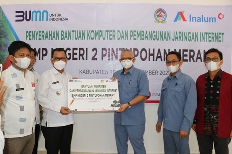 PT Inalum Berikan Komputer dan Akses Internet di SMPN 2 Pintu Pohan Toba