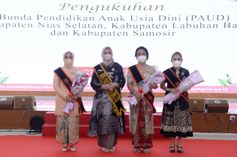 Nawal Kukuhkan Tiga Bunda PAUD