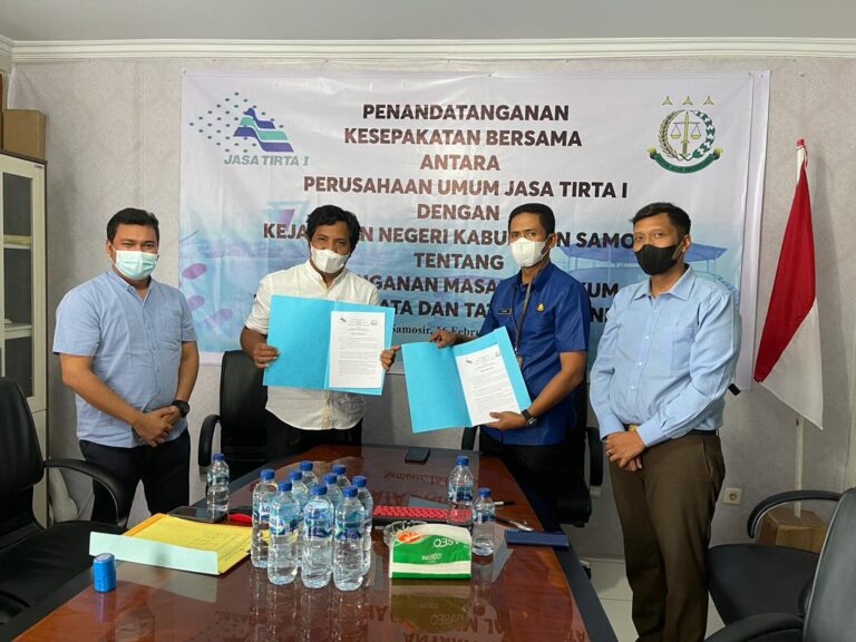 Kejari Samosir Sepakati MoU dengan Perum Jasa Tirta I