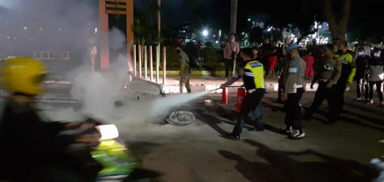 Sepeda Motor Honda Spacy Hangus Terbakar di Lapangan Merdeka Binjai 