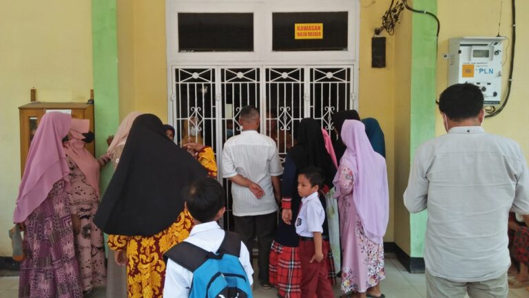 Puluhan Orangtua Murid Unjuk Rasa ke Dinas Pendidikan, Ini Tuntutannya!