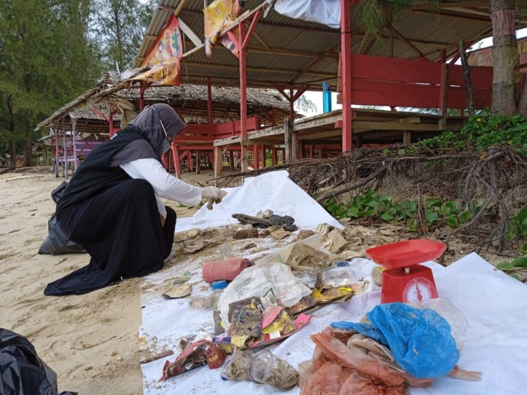 Peduli Sampah Nasional 2022, KFC Indonesia Bersih Pantai dan Laut di 10 Povinsi