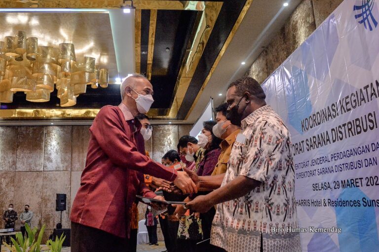 Kemendag Serahkan DIPA Dana Tugas Pembantuan  untuk Revitalisasi 87 Pasar Rakyat Daerah