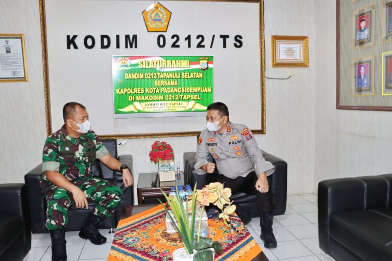 AKBP Dwi Prasetyo Kenalkan Diri Dihadapan Letkol Inf Rooy Chandra Sihombing