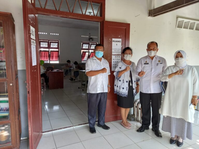 Peserta US SMAN 4 Dilarang Coret Seragam