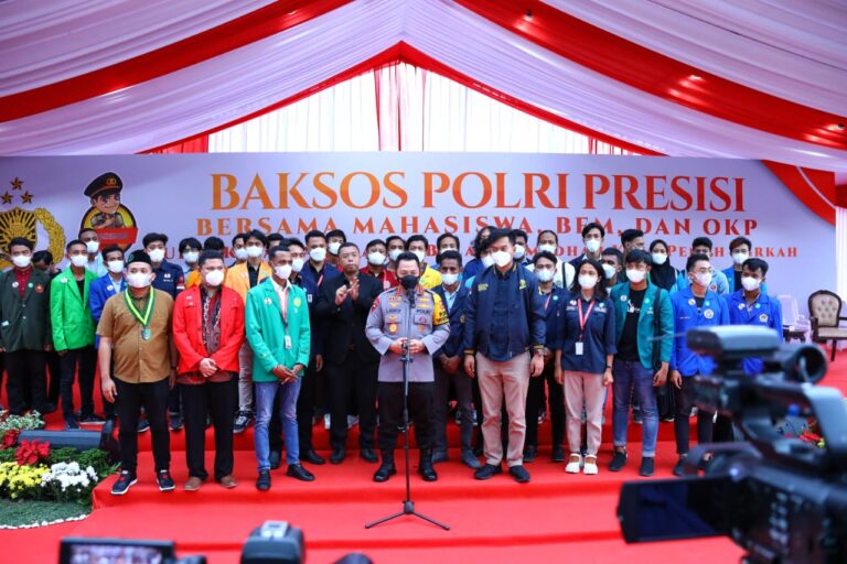 Bagikan Baksos Bareng Mahasiswa dan Pemuda, Kapolri: Teruslah Berkontribusi Terbaik untuk Bangsa