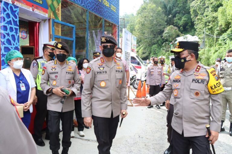 Pantau Kegiatan Mudik, Kapolda Sumut Tinjau Pelabuhan Ajibata dan Ambarita