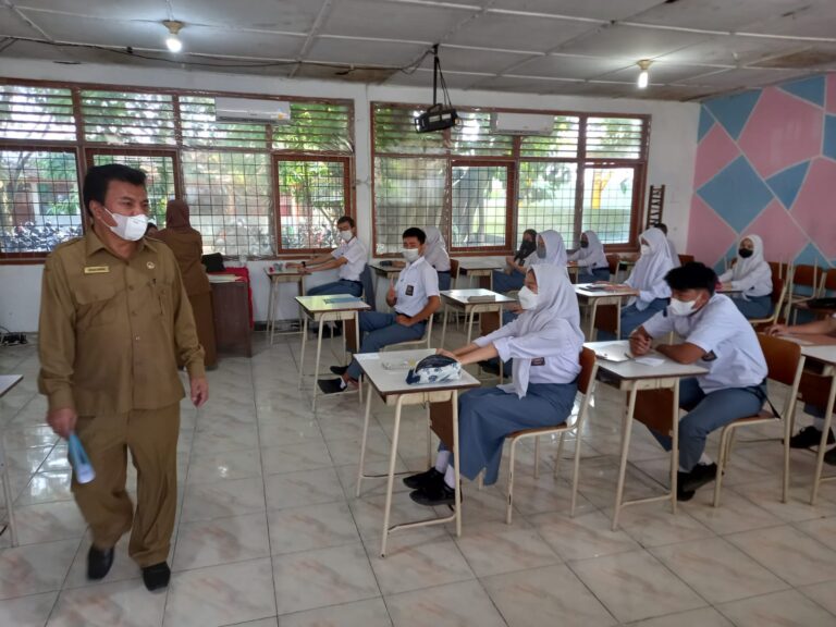 379 Siswa SMAN 15 Berjuang Ujian Sekolah