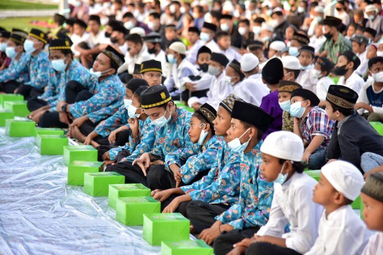 Anak Yatim Piatu Senang Buka Puasa Bersama Gubernur Sumut
