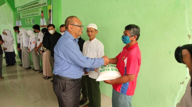 Baznas Propinsi Bantu 100 Pelajar Kurang Mampu di Binjai