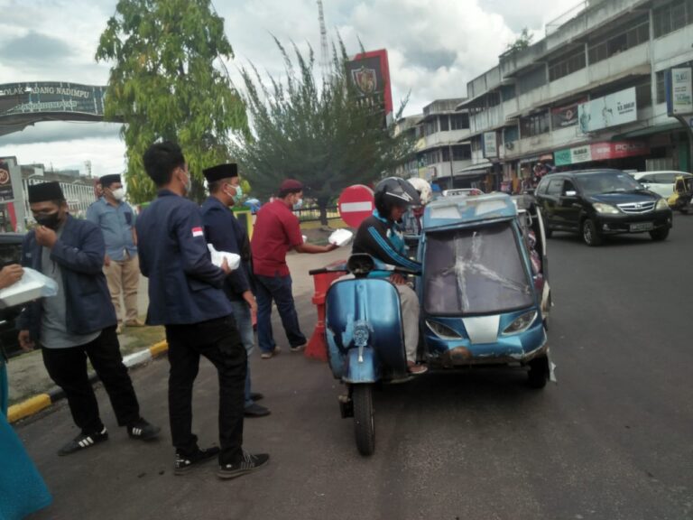 Nasi Kotak Pengantar Rasa Syukur di Ramadan, Ini Kata Dekan Fisipol