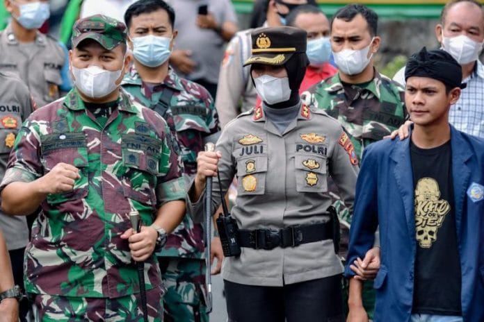 Ini Cara Kapolres Sidimpuan Kawal Aksi Mahasiswa di Ramadan