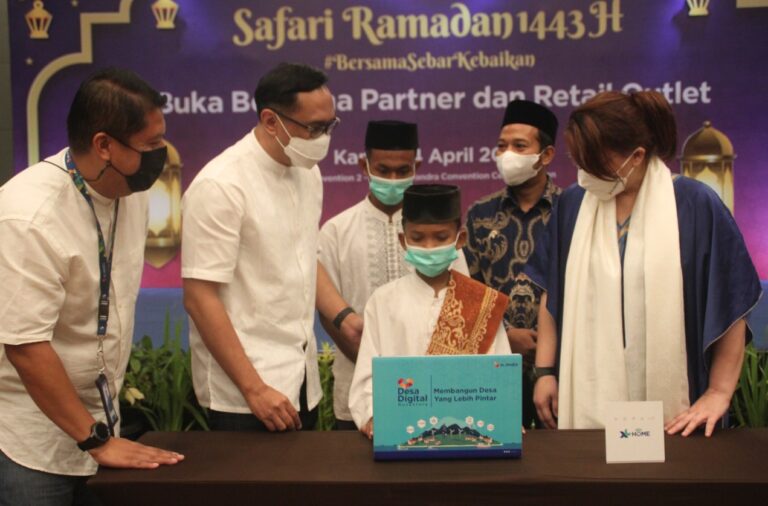 XL Axiata Donasi Laptop ke Ponpes di Sumatera Utara