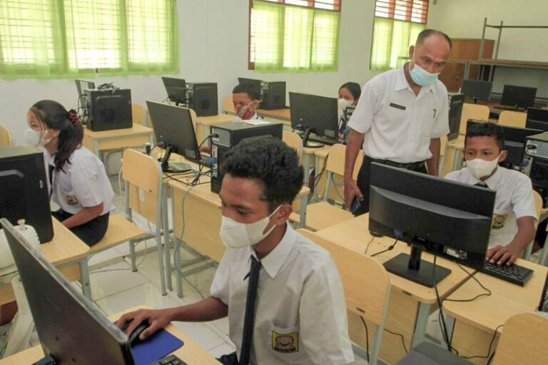 Hadirkan Internet, INALUM Bantu SMPN 2 Pintu Pohan Hadapi Perkembangan Zaman