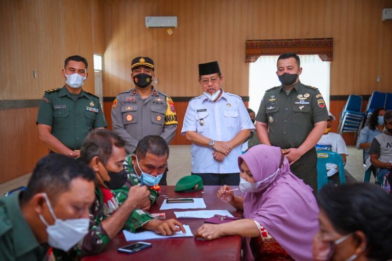 Dukung Pemulihan Ekonomi, Kodim 0212/TS Salurkan Bantuan ke Pedagang