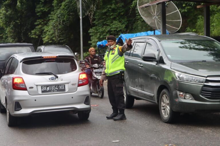 AKBP Roman Minta Anggota Kendalikan Petugas Parkir di Aek Sijorni