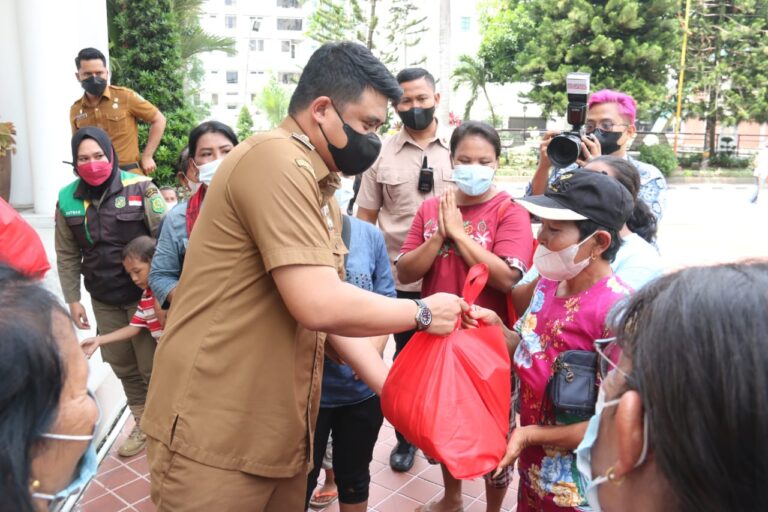 Bobby Dengarkan Keluhan Warga Belawan Kerap Dipungli Kepling