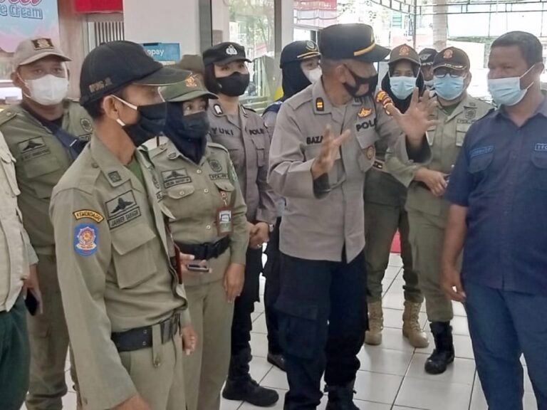 Operasi Yustisi, Polisi Ajak Pengunjung Swalayan Maju Bersama Terapkan Prokes