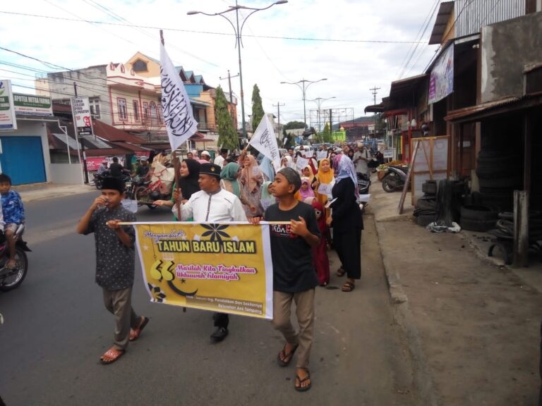 Semarak 1 Muharam, NNB Satahi dengan Warga Pawai Berjalan Kaki