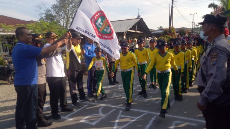 Surkani, Bersama Camat Dan Kapolsek Lepas Gerak Jalan Santai Siswa di Tanjung Pura