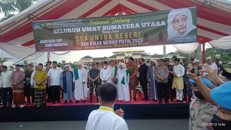 Habib Lutfi Ali Yahya Lepas Kirab Merah Putih