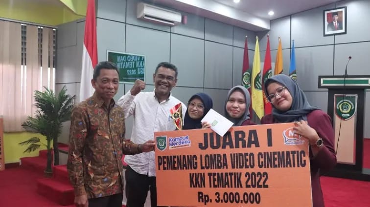 Pemenang Video dan Foto KKN Tematik UISU 2022 Terima Penghargaan