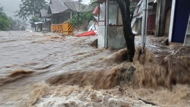 Banjir Bandang Terjang Pasaman Barat, Dua Rumah Hanyut Dibawa Arus