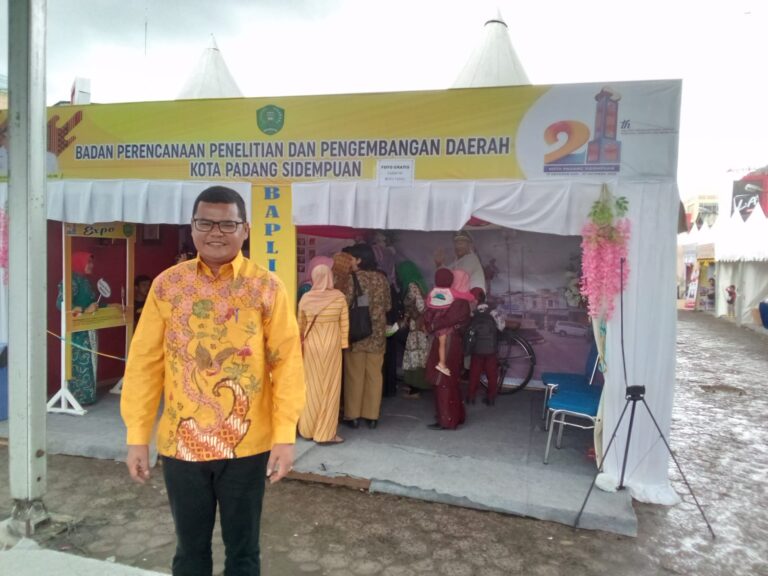 Wali Kota Jadi Daya Tarik Stand Baplitbangda Sidimpuan