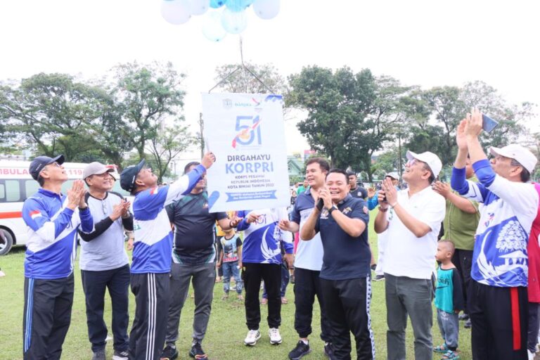 Amir Buka Gerak Jalan Santai  HUT Korpri ke 51 tahun 2022 