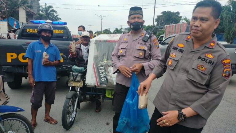 Polsek Patumbak Laksanakan Baksos di Sekitar Masjid Jami Amplas