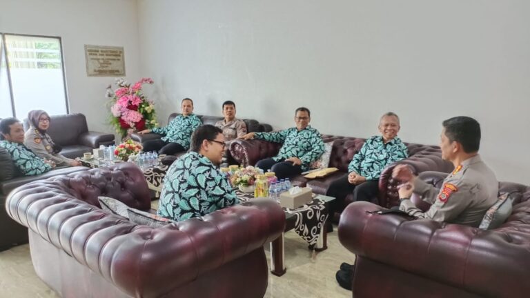 Rektor Universitas Dharmawangsa Audiensi ke Polrestabes Medan