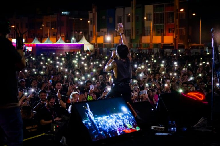 Tri Ajak Para Gen Z Ramaikan Festival Generasi Happy di Palembang